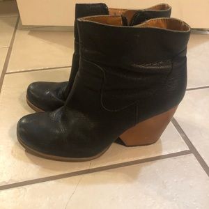 Korks by Kork Ease. Black leather. Size 7.5